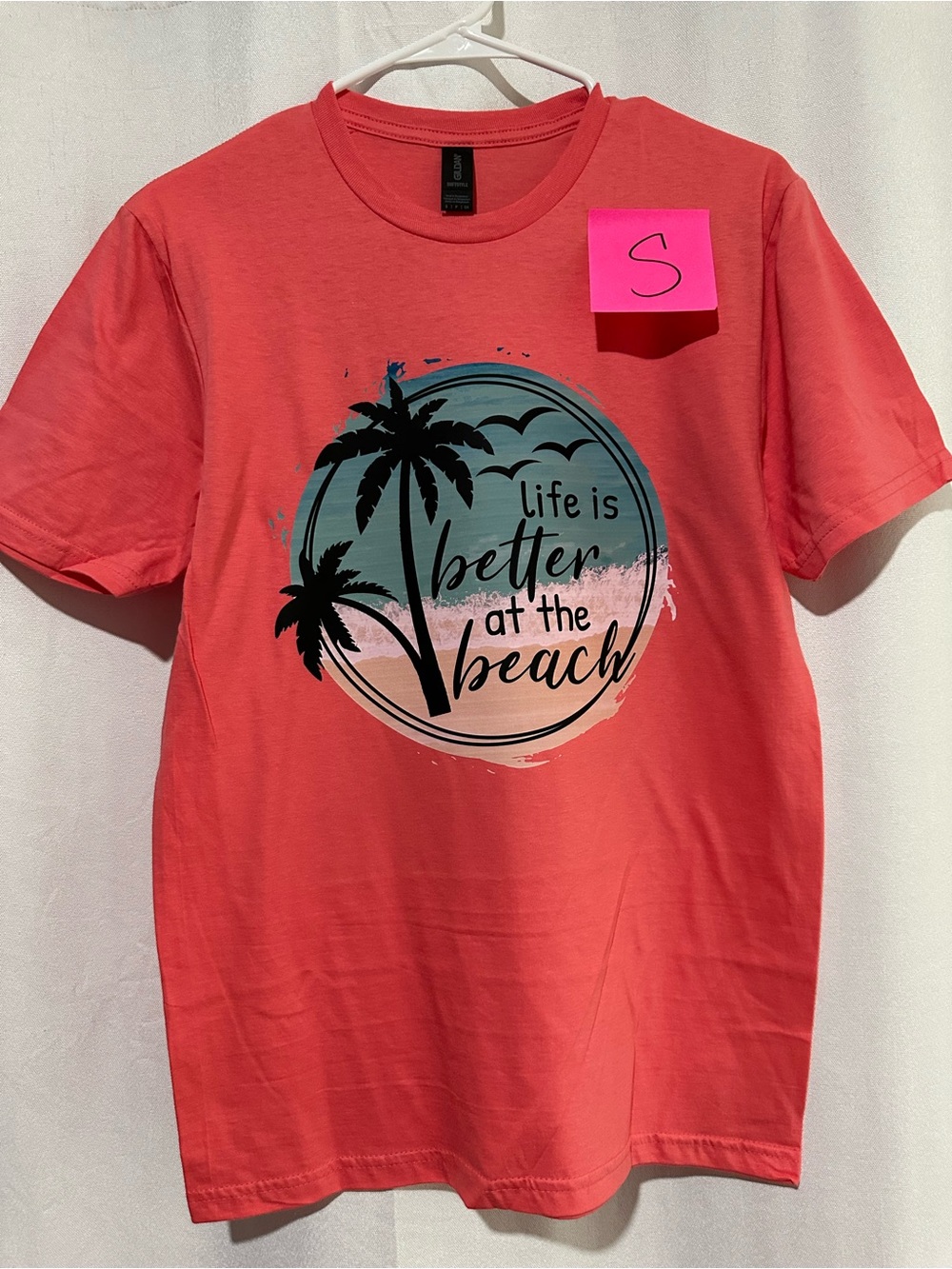 NEW gildan adult small Tshirt
